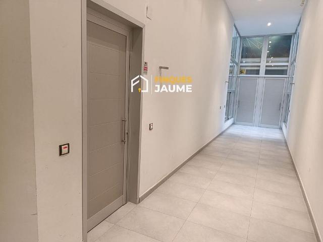 Local comercial en venta en calle Vallcalent, Lleida, de 53 m² 1 habitación por 79.000