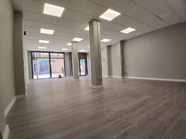 Local comercial en venta en carretera De Rellinars, Terrassa, de 112 m² 4 habitaciones por 143.000