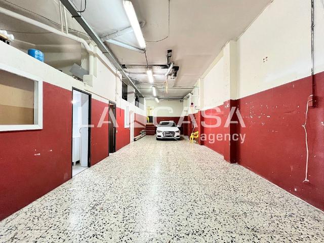 Local comercial en venta en carretera De Santa Coloma, Badalona, de 161 m² 1 habitación por 185.000