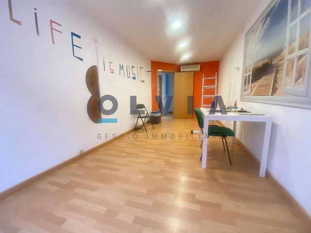 Local comercial en venta en Castellar del Vallès, de 49 m² 3 habitaciones por 79.900