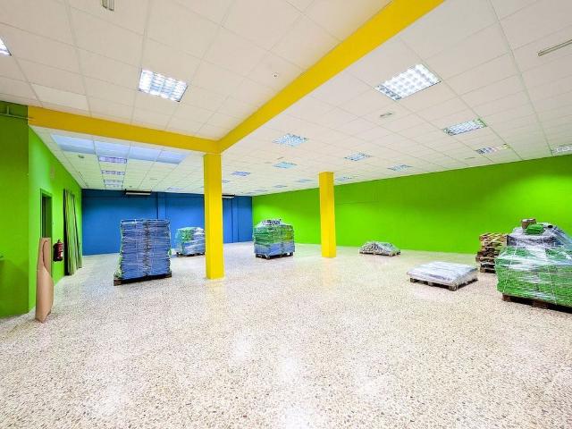Local comercial en venta en Amposta, de 327 m² por 170.000