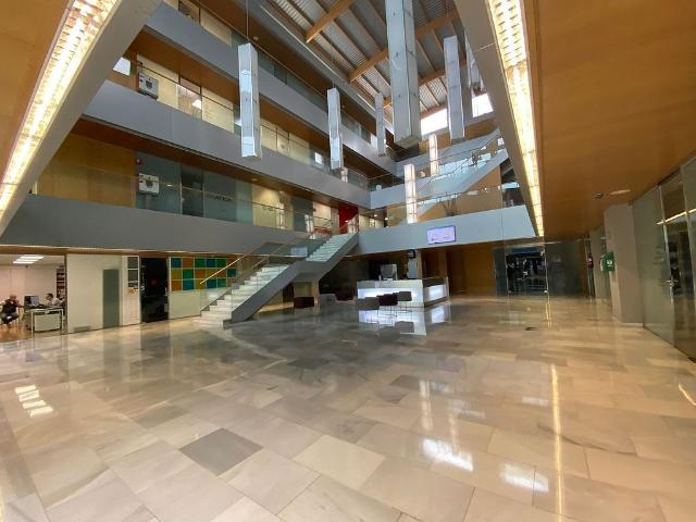 Local comercial en venta en avenida Trade Center, Sant Cugat del Vallès, de 350 m² 10 habitaciones por 365.000