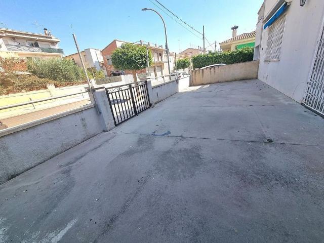 Local comercial en venta en avenida Verge del Priorat, Banyeres del Penedès, de 100 m² por 92.000