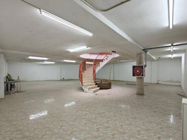 Local comercial en venta en avenida Bertran i Serra, Sant Fruitós de Bages, de 706 m² por 196.000