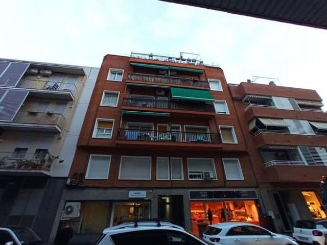 Local comercial en venta en avenida, Castelldefels, de 109 m² por 95.000