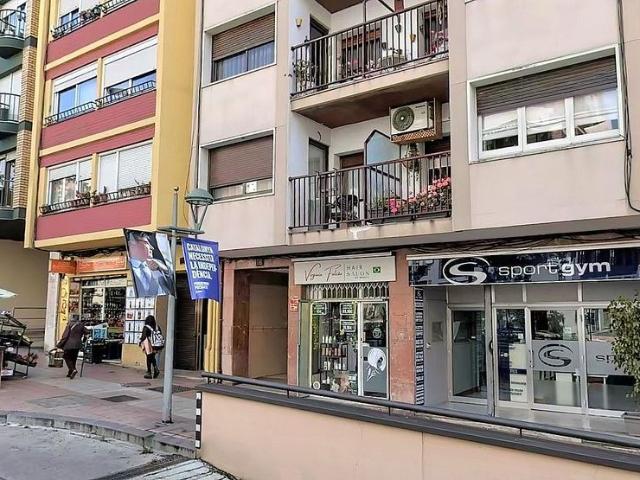 Local comercial en venta en avenida Catalunya, Tarragona, de 211 m² por 73.000