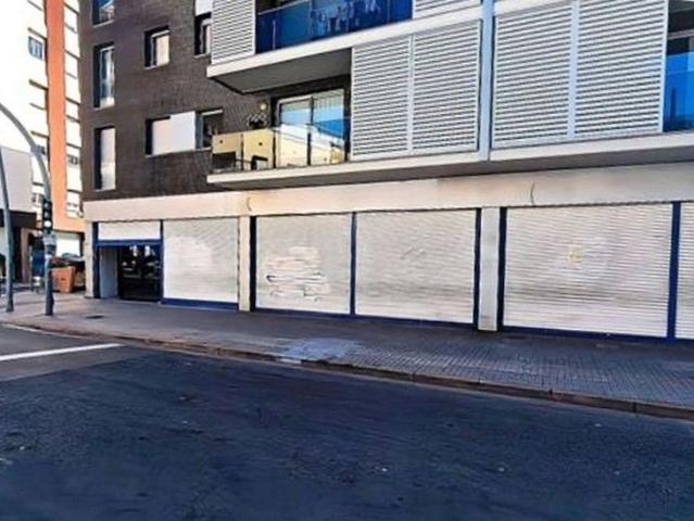 Local comercial en venta en avenida D'alfons XIII, Badalona, de 387 m² 4 habitaciones por 750.000