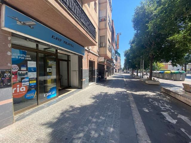 Local comercial en venta en avenida De Barcelona, Terrassa, de 124 m² por 130.000