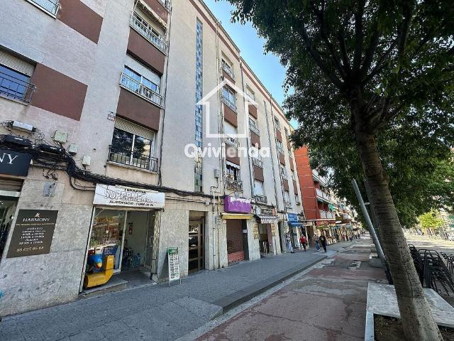 Local comercial en venta en avenida De Barcelona, Terrassa, de 122 m² por 160.000