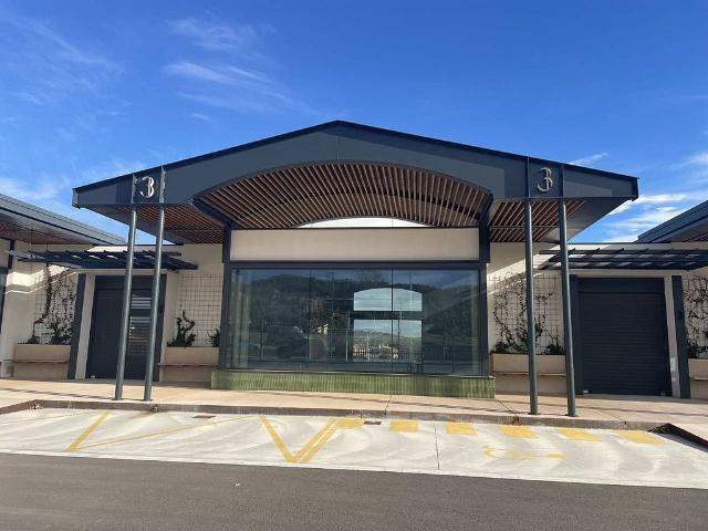 Local comercial en venta en avenida De Catalunya, Mont Ras, de 359 m² por 360.000