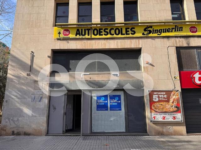 Local comercial en venta en avenida De Catalunya, Sant Adrià de Besos, de 237 m² 4 habitaciones por 265.000