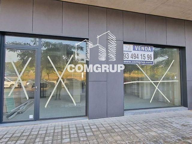 Local comercial en venta en avenida De Clara Campoamor, Viladecans, de 140 m² por 294.000