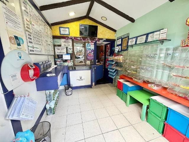 Local comercial en venta en avenida De Josep Tarradellas i Joan, Hospitalet de Llobregat, L´, de 19 m² 3 habitaciones por 100.000