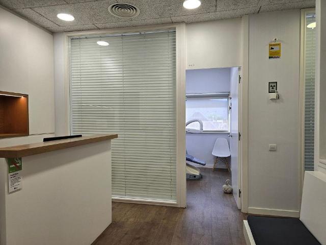 Local comercial en venta en avenida De la Torre Blanca, Sant Cugat del Vallès, de 55 m² 4 habitaciones por 200.000