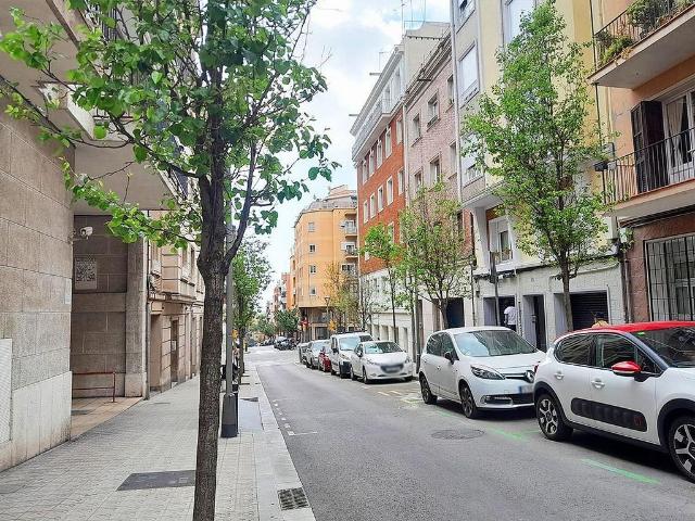 Local comercial en venta en avenida De la Verge de Montserrat, Prat de Llobregat, El, de 195 m² 5 habitaciones por 89.000