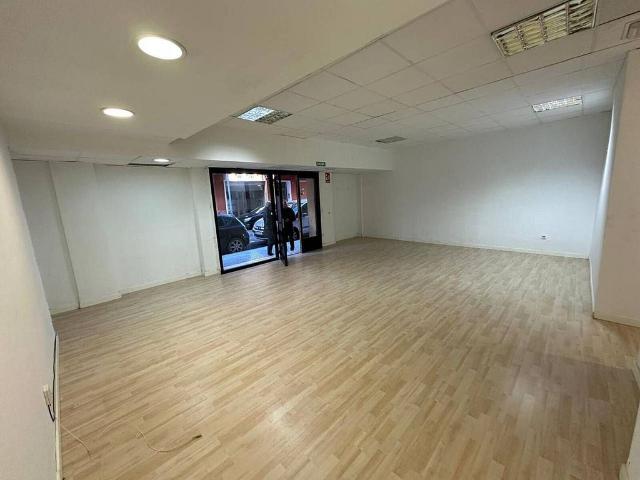 Local comercial en venta en avenida De la Verge de Montserrat, Vila Seca, de 81 m² por 65.000