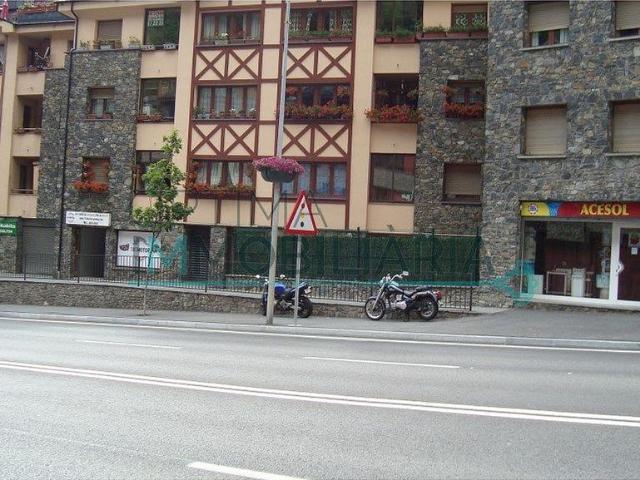 Local comercial en venta en avenida De la Bartra, Vila, de 65 m² por 210.000