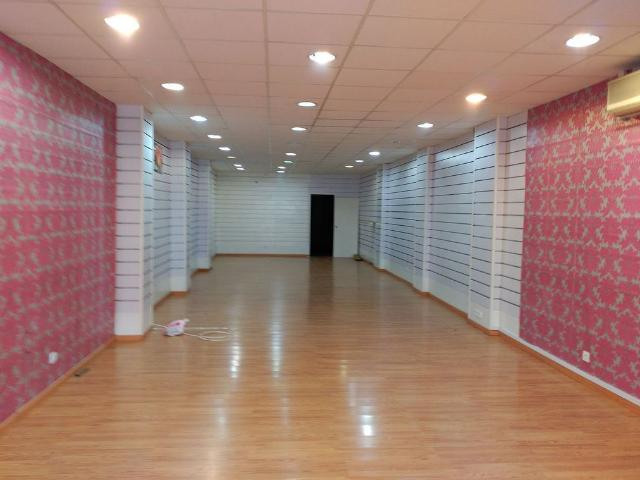 Local comercial en venta en avenida De la Concòrdia, Sabadell, de 129 m² 2 habitaciones por 160.000
