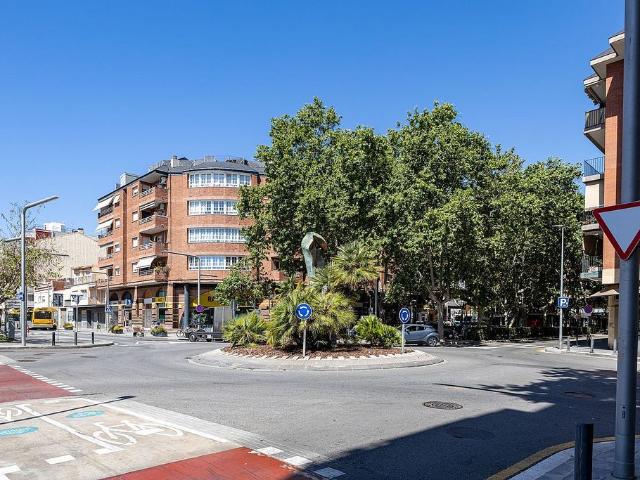 Local comercial en venta en avenida De la Constitució, Castelldefels, de 201 m² 1 habitación por 390.000