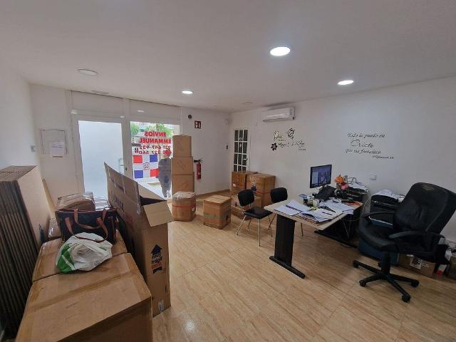 Local comercial en venta en avenida De la Primavera, Hospitalet de Llobregat, L´, de 150 m² 1 habitación por 400.000