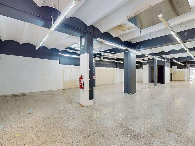 Local comercial en venta en avenida De la República Argentina, Barcelona, de 721 m² por 590.000