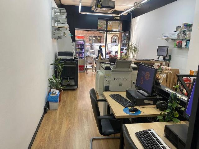 Local comercial en venta en avenida De la República Argentina, Barcelona, de 100 m² por 245.000