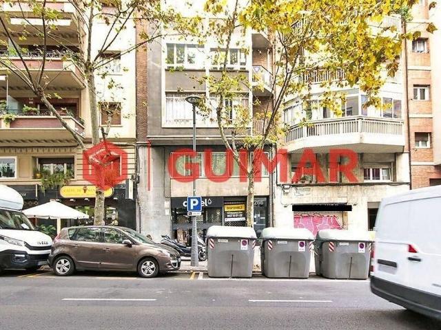 Local comercial en venta en avenida De la República Argentina, Barcelona, de 210 m² por 590.000
