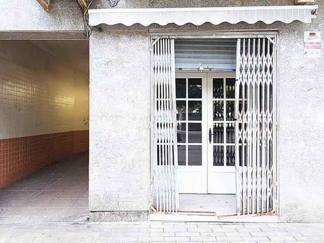 Local comercial en venta en avenida De Les Corts Catalanes, Sant Adrià de Besos, de 43 m² 1 habitación por 60.000