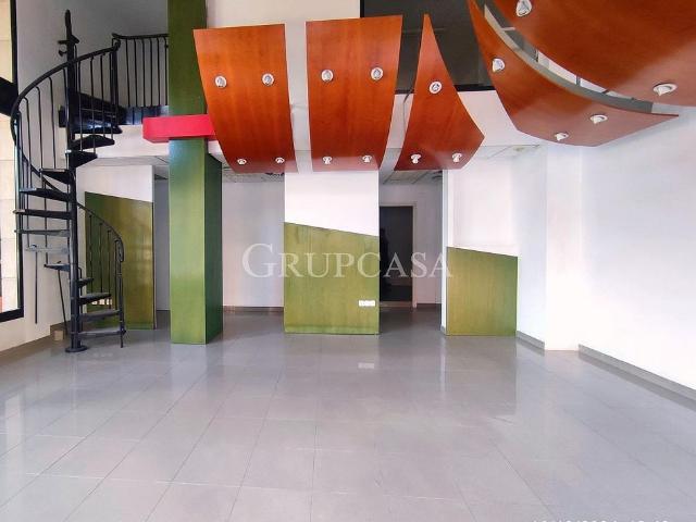 Local comercial en venta en avenida De Les Garrigues, Lleida, de 200 m² 4 habitaciones por 120.000