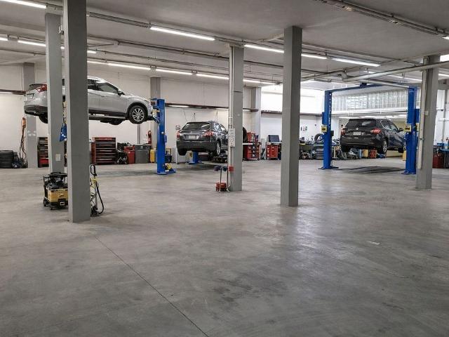 Local comercial en venta en avenida De Les Glòries Catalanes, Terrassa, de 533 m² 3 habitaciones por 310.000