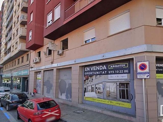 Local comercial en venta en avenida De Madrid, Lleida, de 200 m² por 150.000