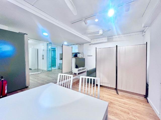 Local comercial en venta en avenida De Martí Pujol, Badalona, de 49 m² 2 habitaciones por 125.000