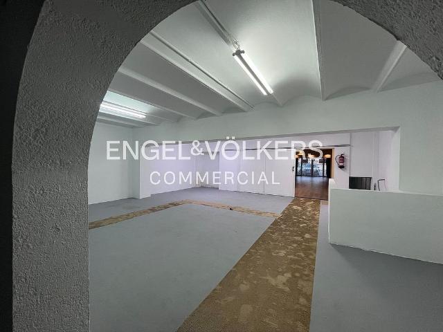 Local comercial en venta en avenida De Pi i Margall, Sant Adrià de Besos, de 450 m² por 229.000