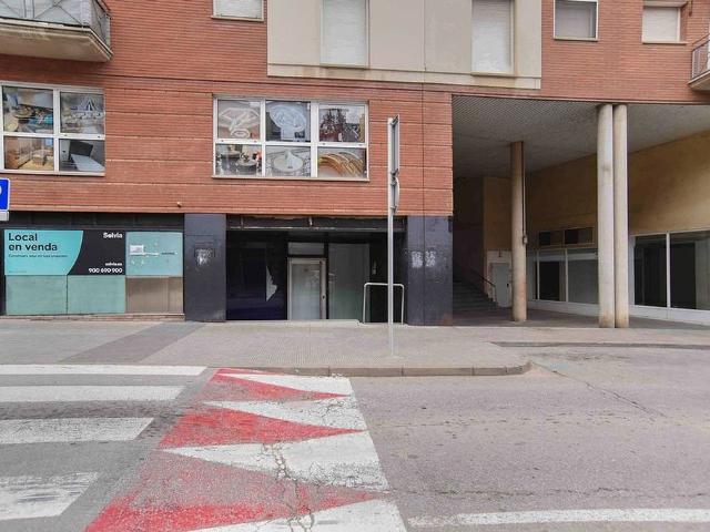 Local comercial en venta en avenida De Roma, Manlleu, de 245 m² por 119.000