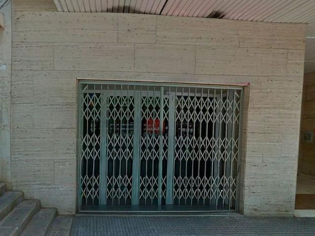Local comercial en venta en avenida De Sant Iscle, Cerdanyola del Vallès, de 157 m² por 248.000