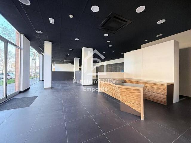 Local comercial en venta en avenida De Salvador Dalí i Domènech, Figueres, de 447 m² por 540.000