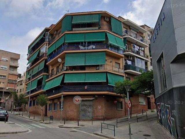 Local comercial en venta en avenida Del Doctor Bassols, Badalona, de 70 m² 2 habitaciones por 134.900