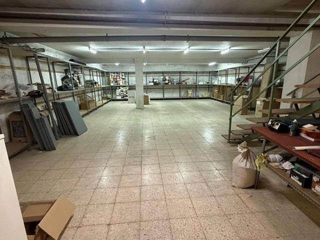 Local comercial en venta en avenida Del Pla D'urgell, Lleida, de 300 m² 4 habitaciones por 90.000