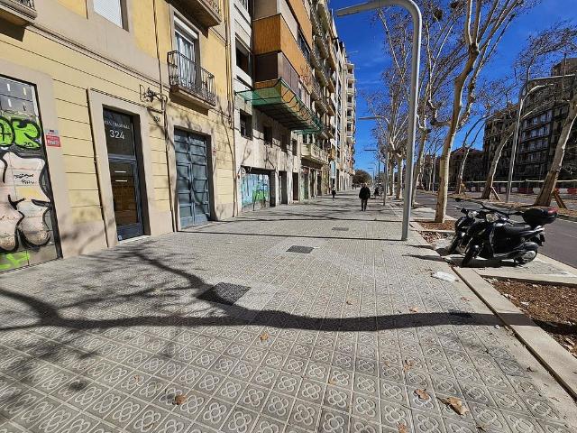 Local comercial en venta en avenida Diagonal, Barcelona, de 173 m² por 290.000