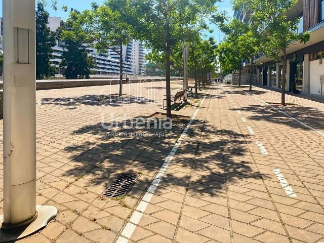 Local comercial en venta en Badalona, de 165 m² por 540.000