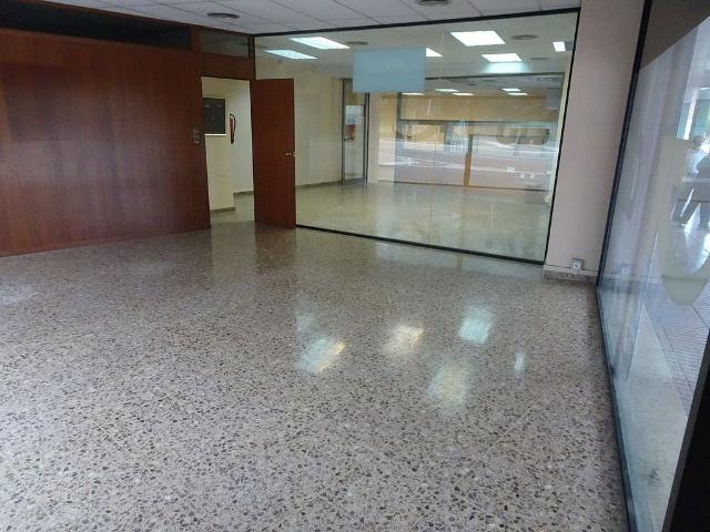 Local comercial en venta en Badalona, de 220 m² 2 habitaciones por 305.000