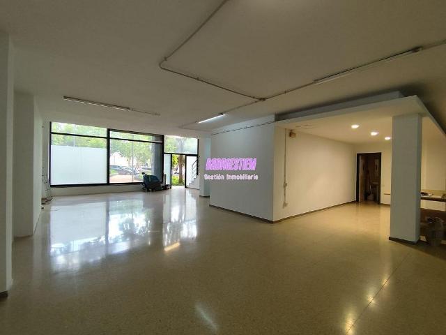 Local comercial en venta en Badalona, de 375 m² por 298.000