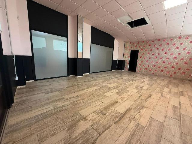 Local comercial en venta en Badalona, de 417 m² por 198.000