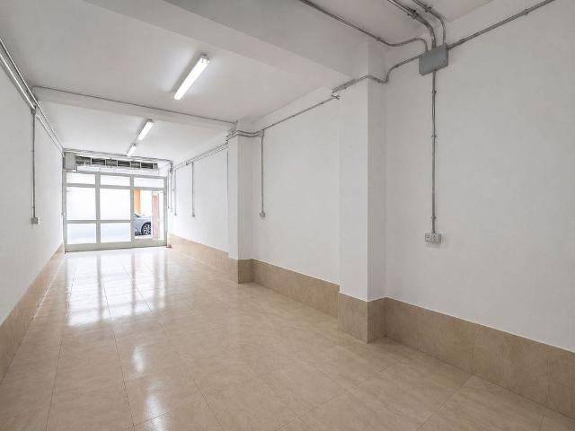 Local comercial en venta en Badalona, de 95 m² 1 habitación por 76.000