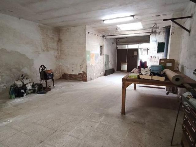 Local comercial en venta en Badalona, de 99 m² 1 habitación por 80.000