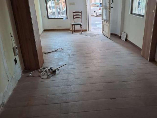 Local comercial en venta en Bailén, Correos
