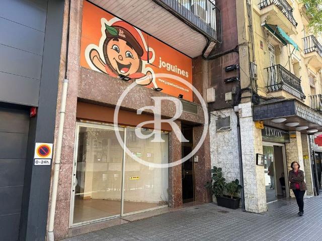 Local comercial en venta en Barcelona, de 140 m² por 330.000