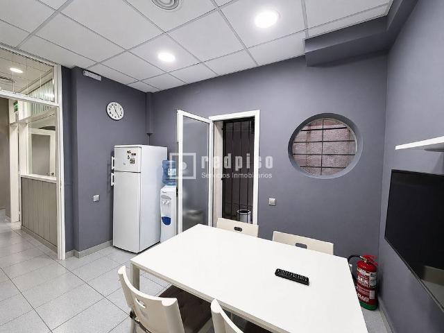 Local comercial en venta en Barcelona, de 182 m² por 380.000