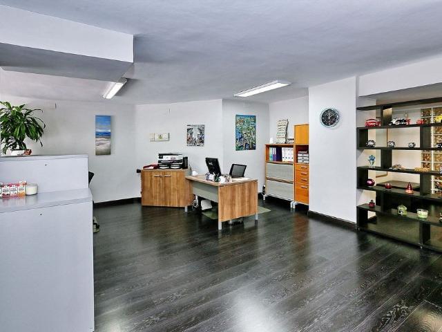 Local comercial en venta en Barcelona, de 224 m² 6 habitaciones por 310.000