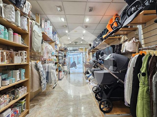 Local comercial en venta en Barcelona, de 228 m² 5 habitaciones por 229.900
